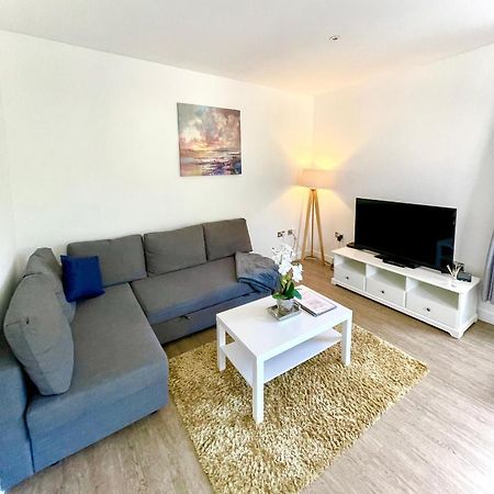 La Fontaine Court Apartments - 올더숏 외부 사진