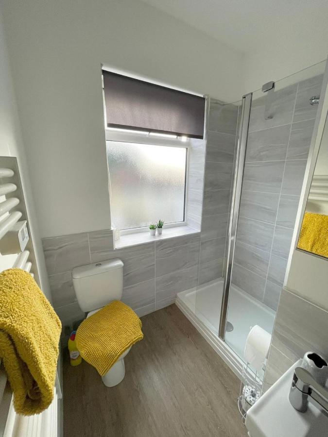 La Fontaine Court Apartments - 올더숏 외부 사진