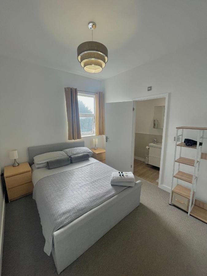 La Fontaine Court Apartments - 올더숏 외부 사진