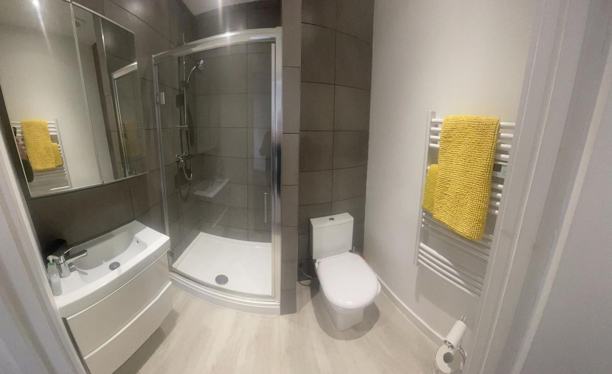 La Fontaine Court Apartments - 올더숏 외부 사진